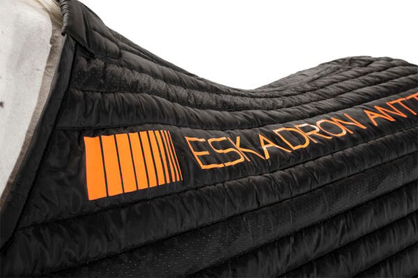 Eskadron Anti Slip Ahır Blanketi (200gr)